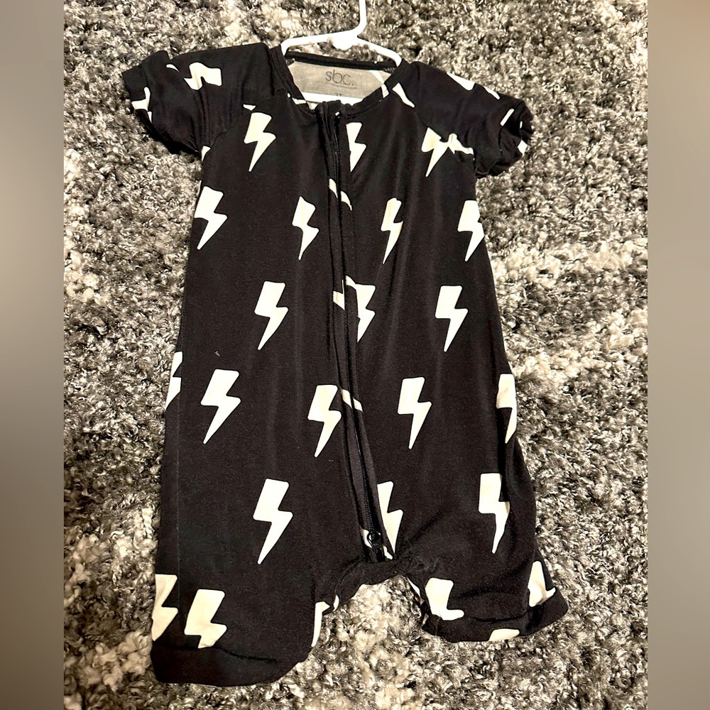 shore baby co. zip shortie size 3t **wash wear & small hole